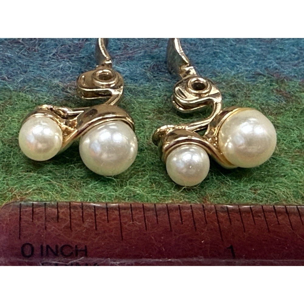 VTG Faux Pearl Clip On Earrings Gold Tone Swirl Mid Century MCM Costume Bridal - Picture 3 of 8